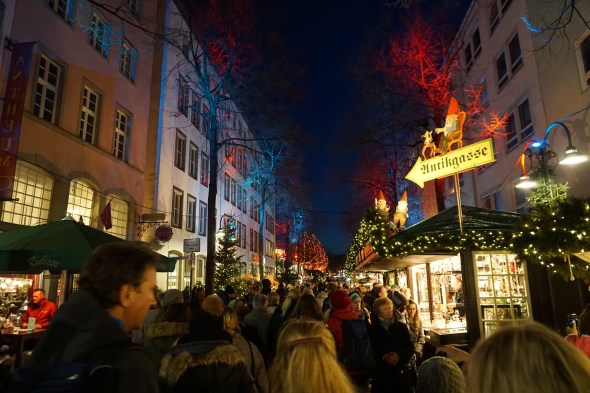 christmas market path